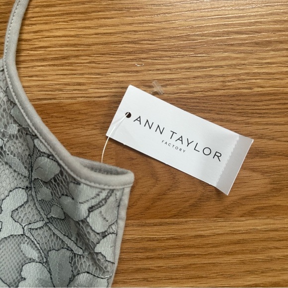 NWT Ann Taylor Light Blue Gray Floral Romantic Coquette Lace Top Women’s Sm - Picture 3 of 5